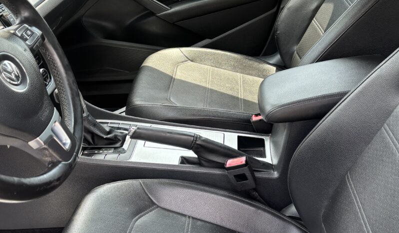 2012 Volkswagen Passat full